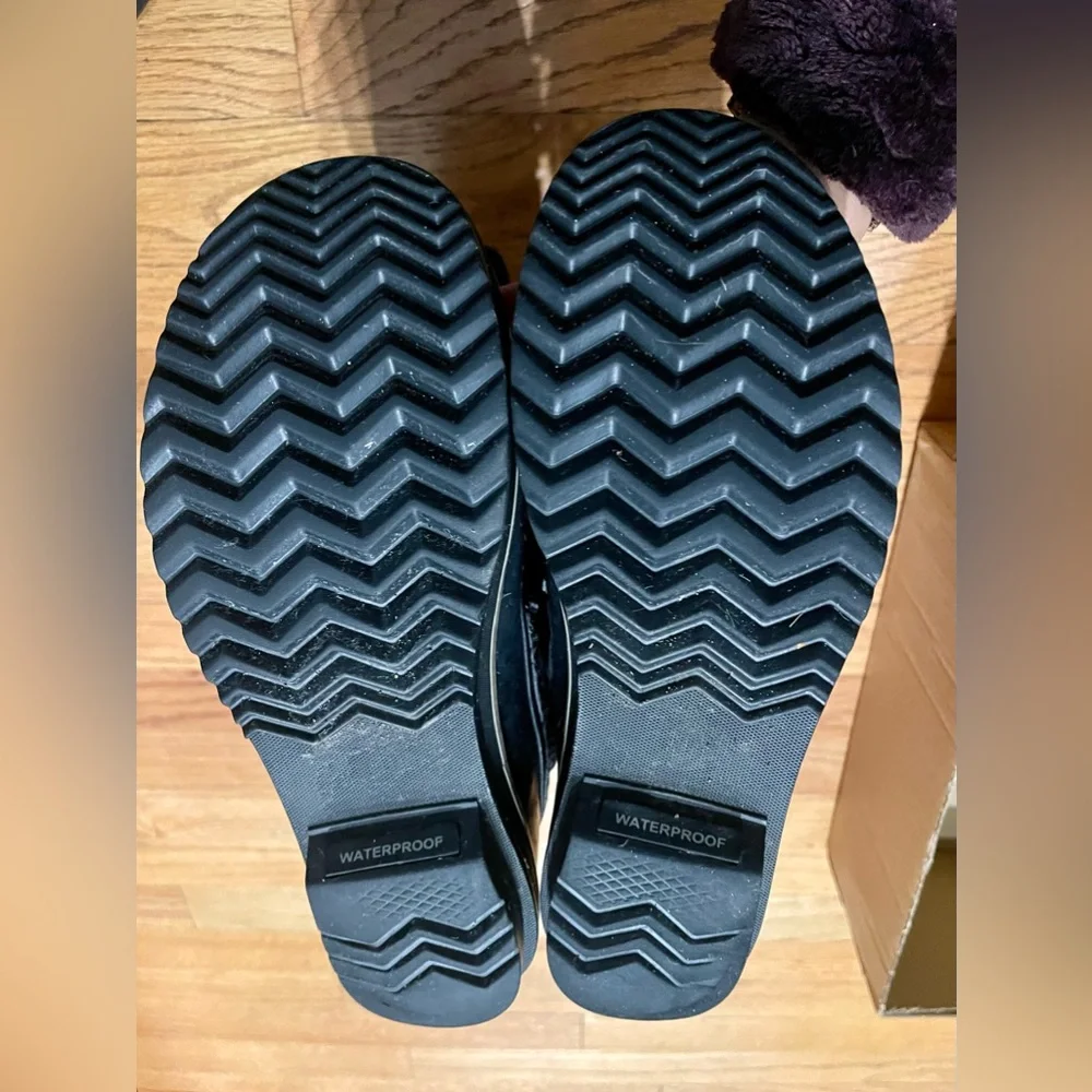 Sorel Tofino Snow Boots size 8 with box